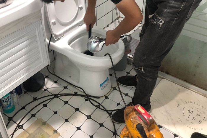 清镇马桶堵塞自己疏通还是找师傅？专业上门服务让你省时更省心